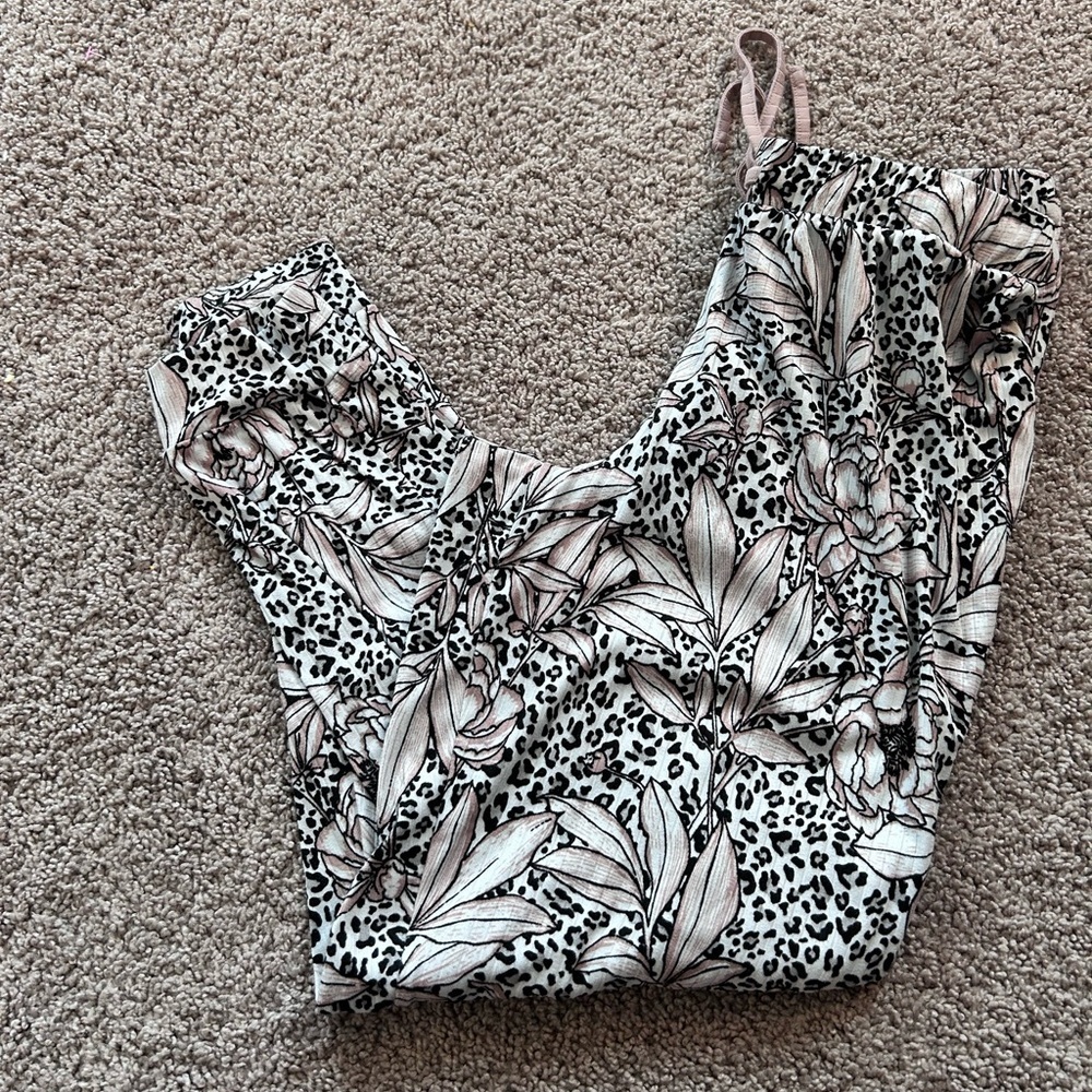 Tahari Floral Women’s Black & Pink PJ Bottoms
Size M